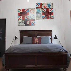  Apartment Private Bright Modern Studio! Queen Bed ! Canada